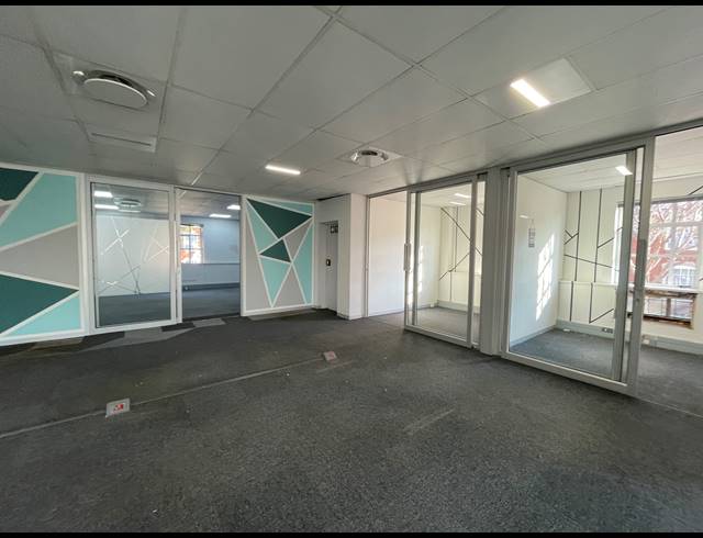 283M² OFFICE TO LET IN BRYANSTON